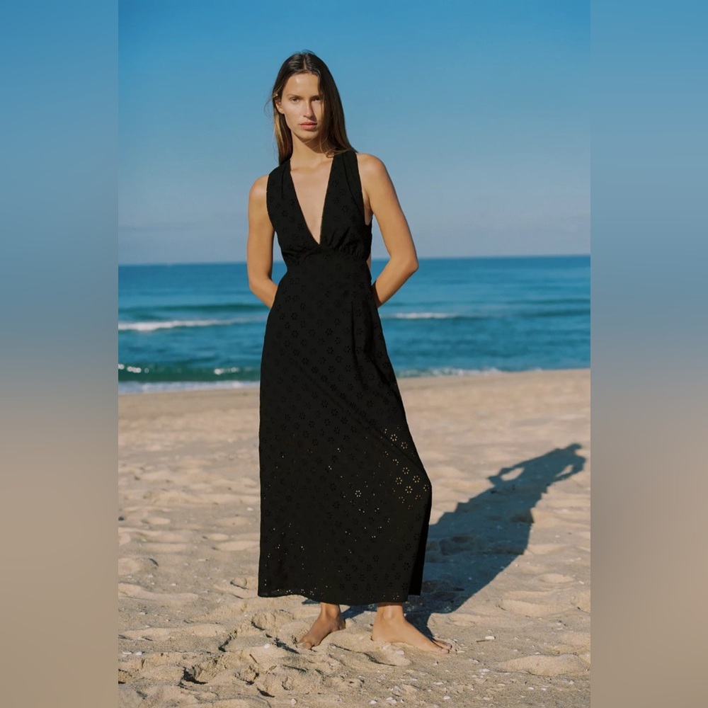NWT Zara Black CUTWORK EMBROIDERY DRESS - Eyelet and Open Back, V Neck Sz Med - Picture 8 of 11
